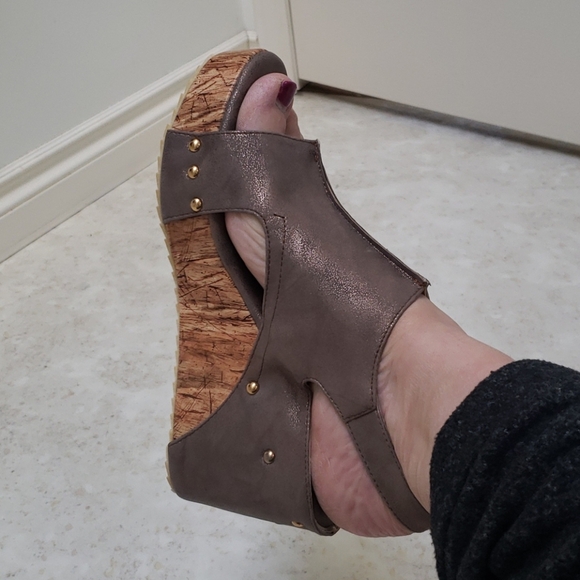 NWOT Wedge Shoes Size 39 (never been worn) - Picture 5 of 5